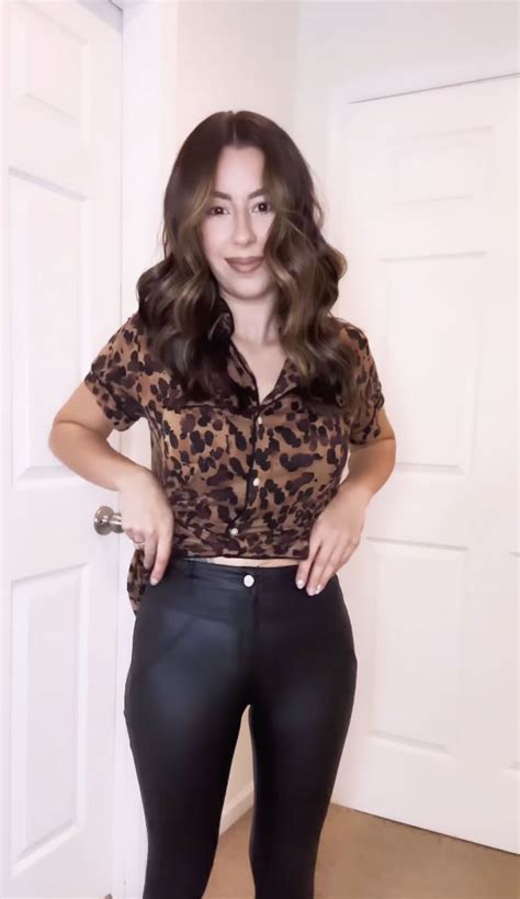 Teen Mom Star Vee Rivera Shows Off Her Incredible Curves In A Crop Top And Skintight Pants In A