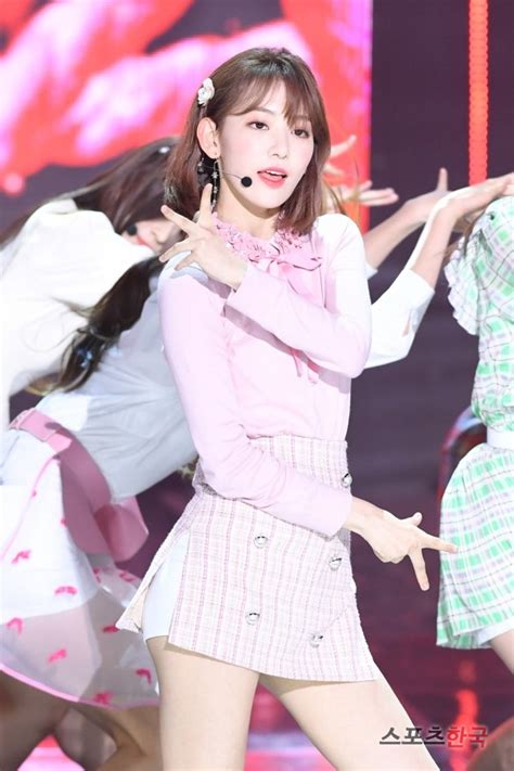 10 Times Iz One S Sakura Served Unreal Visuals In Her Stage Outfits Koreaboo