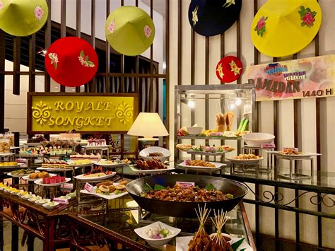 Grand seasons has bloomed into one of the most respected and sought after brands in the hospitality segment creating a unique identity in defining and setting newer standards of service. Buffet Ramadan 2019- Warna-Warni Ramadan,Grand BlueWave ...