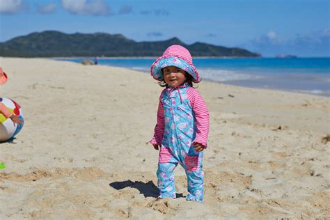 New Moms Guide To Babys First Beach Trip Uv Skinz