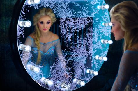 Frozens Real Life Elsa Arrives At Thechive Meet Anna Faith 20 Hq