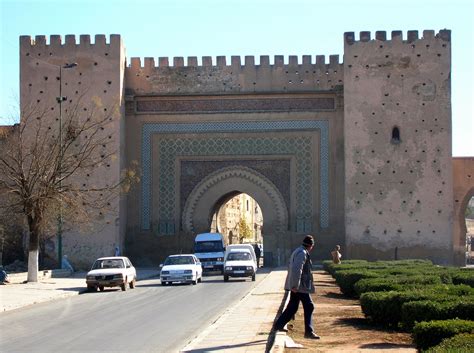 Balade voiture mèknes vers khémisset maroc. Meknès - définition - C'est quoi