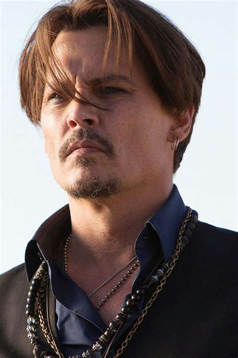 Notre article sur les coupes de cheveux tendances pour hommes touche à sa fin. Coupe De Cheveux Johnny Depp Sauvage en 2020 | Young ...