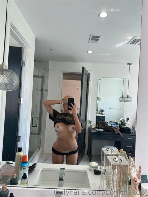 Corinna Kopf Nude Topless Mirror Selfies Onlyfans Set Leaked