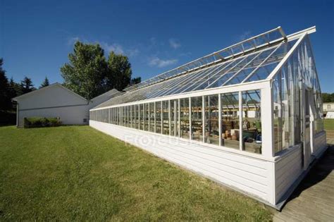 Greenhouse — Garden Architecture Stock Photo 163690274