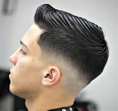 A fade blurs the edges of hair all the way around the sides and back of the head. 40+ Modern Low Fade Haircuts For Men In 2020 - Men's ...