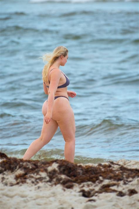 Iskra Lawrence S Big Ass And Philip Payne Relaxing The Fappening