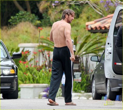 Gerard Butler Shirtless Surfer In Malibu Gerard Butler Foto Fanpop