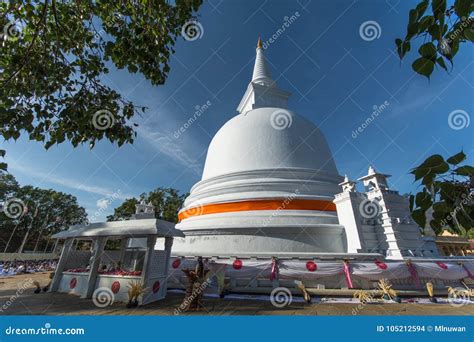 Mahiyangana Raja Maha Vihara Is An Ancient Buddhist Temple In