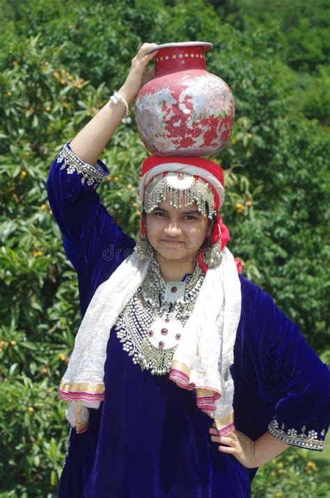 Kashmiri Hermoso Girl 2 Foto De Archivo Imagen De Indio 95841100