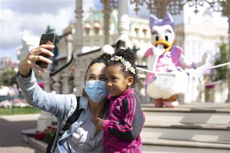 Disneyland Paris Les Points Selfies Une Nouvelle Manière D