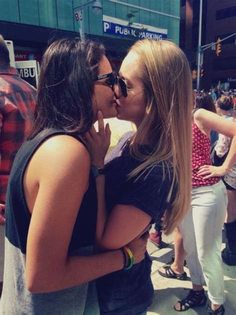 Girls Kissing Is A Beautiful Sight To See 22 Pics