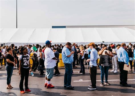 Amazon’s Jobs Fair Sends Clear Message: Now Hiring Thousands - The New