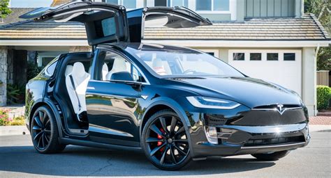 Стало відомо для чого Tesla ліквідовує залишки Model S і Model X