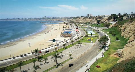 Chorrillos In Lima Peru Wenn Die Sonne Im Meer Versinkt
