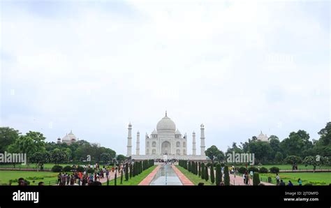 The Mesmerizing View Of Taj Mahal Rear View Of Taj Agra Uttar