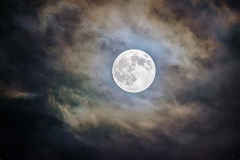 Cómo Fotografiar La Luna Llena Azul Trucos Consejos Y Material Necesario