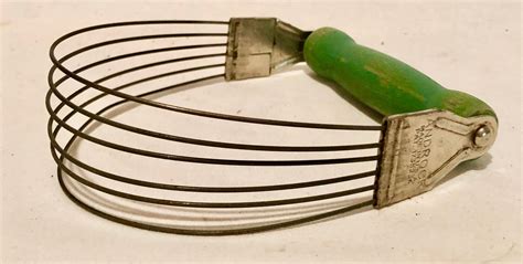 Androck Vintage Green Wooden Handle Pastry Cutter Made In Usa Pat