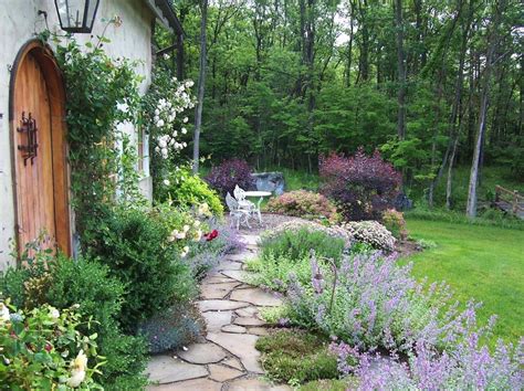 40 Brilliant Ideas For Stone Pathways In Your Garden Gardenpath