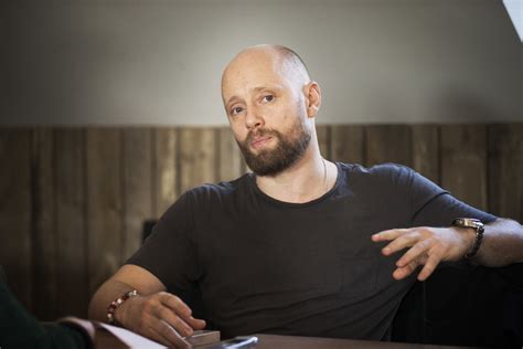 His birthday, what he did before fame, his family life, fun trivia facts, popularity rankings, and more. «Star Wars»-regissøren får med Aksel Hennie til ny film ...