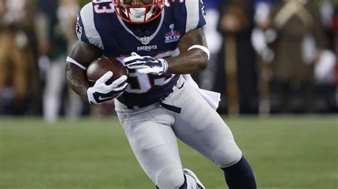 Rb Dion Lewis Expected To Remain With Patriots Despite Newly Crowded