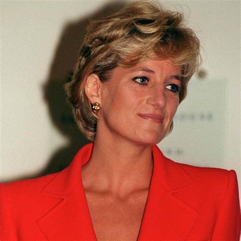 Diana, princess of wales), урождённая диана фрэнсис спенсер (англ. Lady Diana: Un'icona si riconosce (anche) dai capelli - Amica
