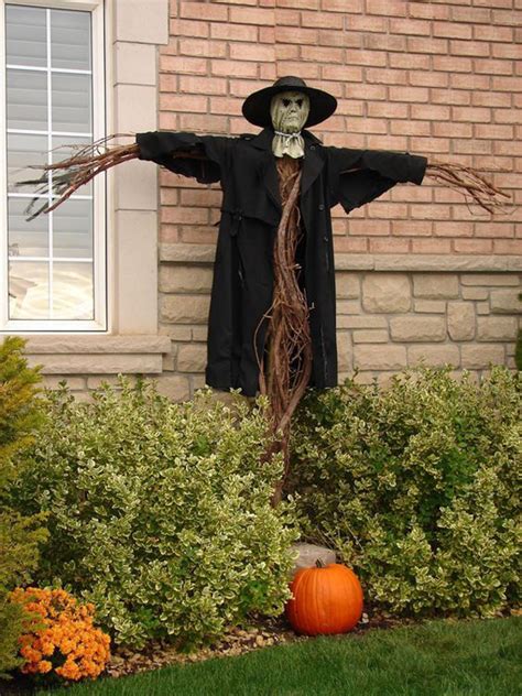 28 Inspirational Scarecrow Man Decor Ideas For This Halloween