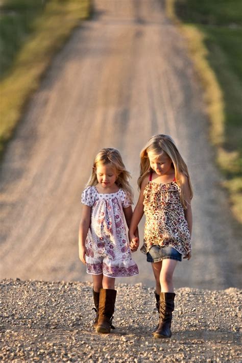 sisters photoshoot ideas these are 10 must try sister photoshoot ideas yunahasnipico