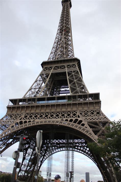 Though it belongs to the city of paris, the eiffel tower is administrated by a the société nouvelle de la tour eiffel (snte). Eiffel Tower, Paris France | Cool pics | Pinterest