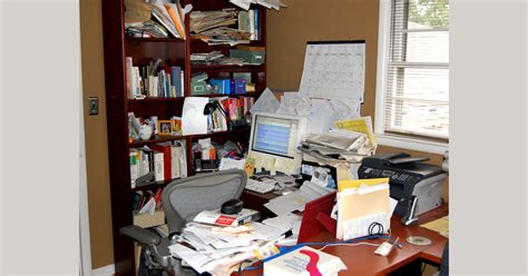 Cluttered Cubicle May Make You More Organized