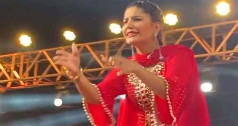 Sapna Choudhary Dance Video सपना चौधरी ने चतेक गाने पर लगाए जोरदार