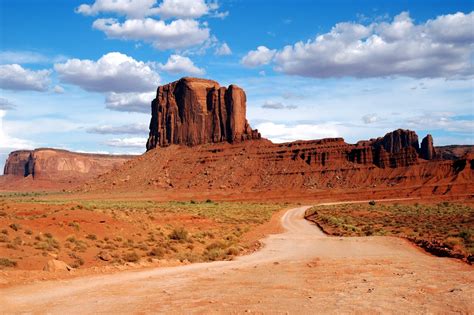 Lets Travel The World Monument Valley A Marvelous Landscape In