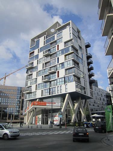 Modern Apartment Building On Stilts Rue Belliard Brussel Flickr