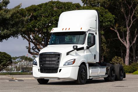 Daimler entrega los primeros camiones eléctricos Freightliner eCascadia