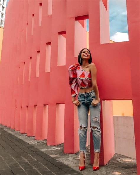 Ngela Aguilar Impone Outfit Con Jeans Rotos Y Ajustados