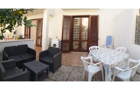 Appartamenti, case con spazi all'aperto, ville. Privato Affitta Appartamento Vacanze, trilocale a San Vito ...