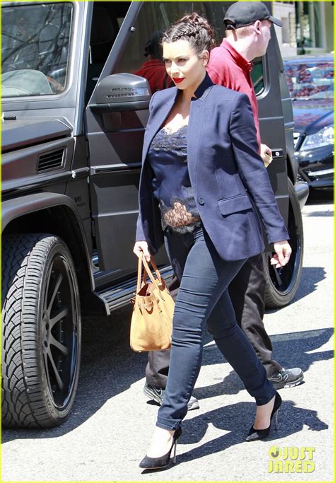 Photo Kim Kardashian Bares Pregnant Tummy In Belly Shirt 01 Photo