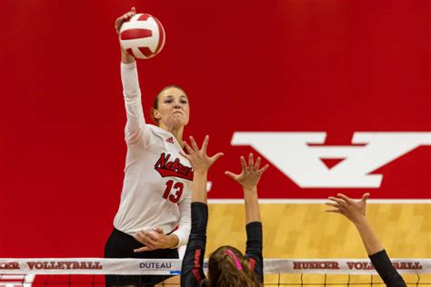 No 2 Nebraska Volleyball Falls To No 9 Stanford All Huskers