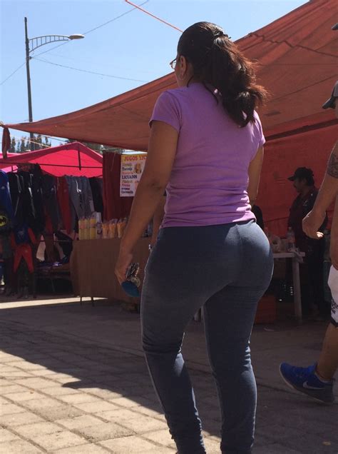Señora Caderona Usando Leggins Azules En El Mercado Mujeres Bellas En
