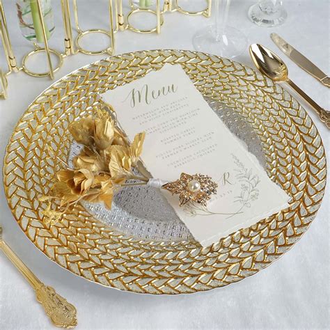 Create a captivating table setting with a beautiful charger plate. 13-Inch Clear Round Rimmed Glass Charger Plates Party ...