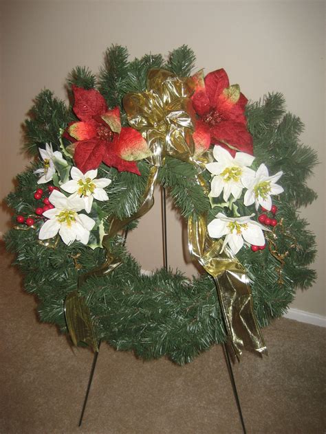 Aug 18, 2010 · funeral mass st. Christmas Grave Wreath | Cemetery flowers, Forever flowers ...