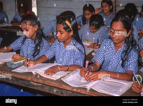 Kerala India School Girls At The St Anthony Upper Primary School In