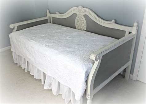 Daybed In French Linen And Old White