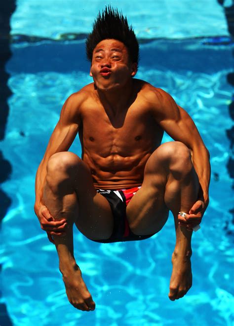 This Is How Olympic Divers Really Look While Diving CRAZY SPARKS