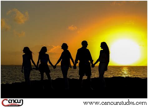 This was a fun shot on dog beach. #Sunset Family beach portraits in #Cancun 5 Tips to plan ...
