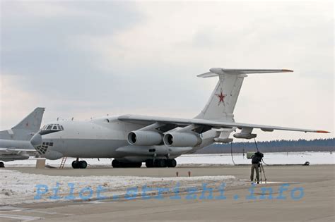 At this time, the ussr decided that it would be of use to produce a significantly larger airliner than its current offerings, similar to the projects that were in the pipeline in western europe (airbus a300) and the us (boeing 747). Ilyushin Il-78 Il-78M :Maquetland.com:: Le monde de la ...