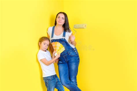 Mom And Daughter Paint The Walls In The Room Stock Image Image Of Estate Choosing 133332321