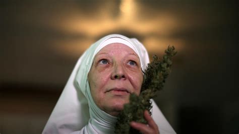Video En Californie Ces Fausses Nonnes Cultivent Du Vrai Cannabis