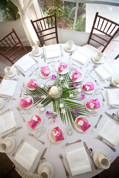 30 Centerpieces For Round Table
