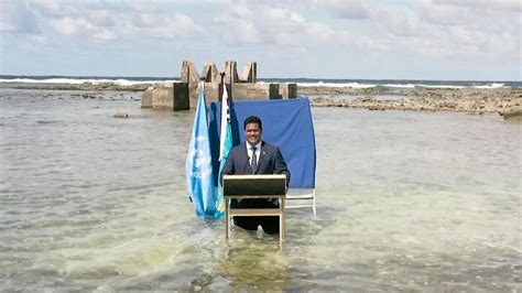 VidÉo Climat Les Pieds Dans Leau Un Ministre Des îles Tuvalu